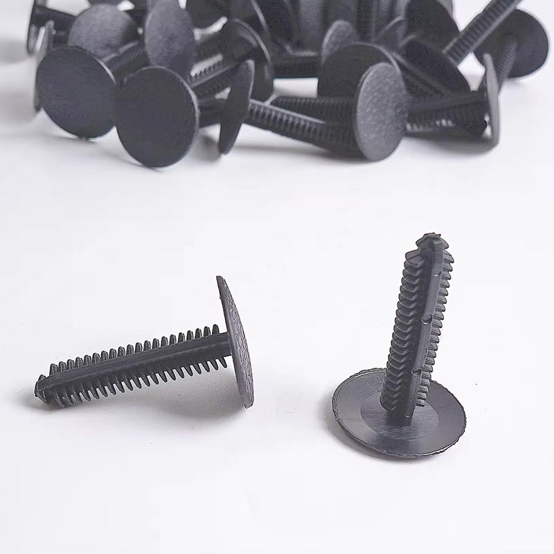 ¿La instalación de los clips del techo del automóvil dañará el techo?